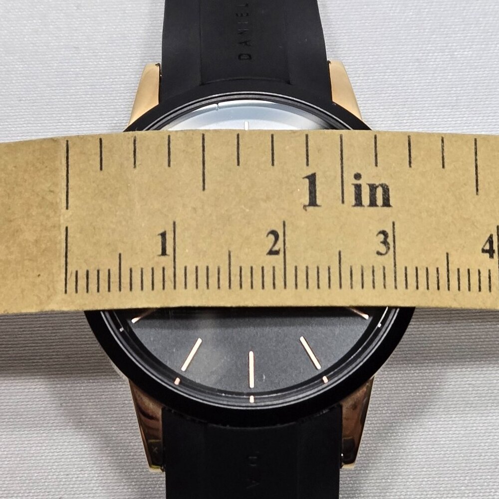 DANIEL WELLINGTON Iconic Motion 32 mm Watch Rose Gold Rubber Strap - Picture 3 of 16
